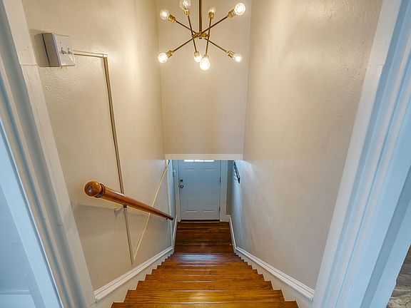 5th image of 1630 Mistletoe Blvd #B