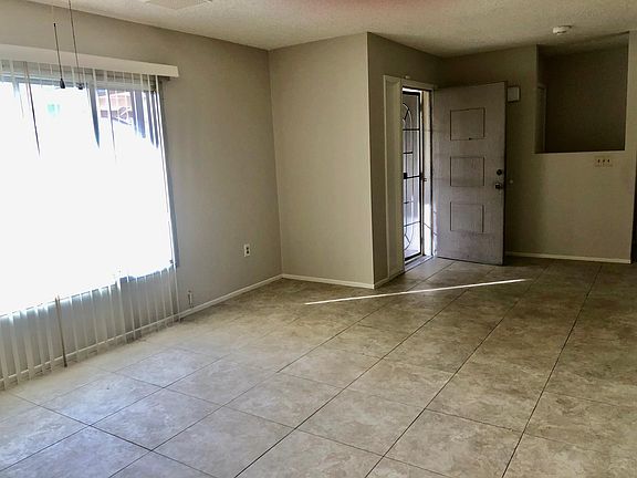2nd image of 806 E Stephens Dr
