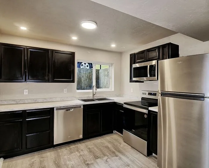 915 Grand Ave — Photo 13