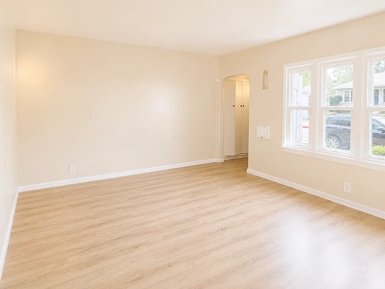 8501 S 5th Ave #A — Photo 3