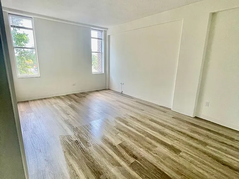 Two Bedroom Condo in Downtown Charleston — Photo 10