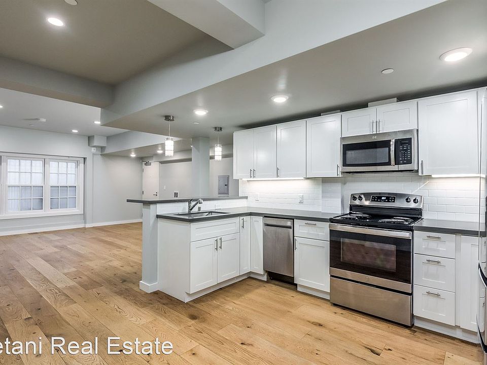 1st image of 990 Bay St APT 206