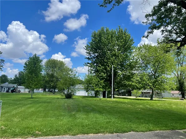608 E Jefferson Ave, Casey, IL 62420