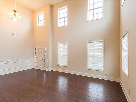 High ceiling and Drawing room with lots of sunlight