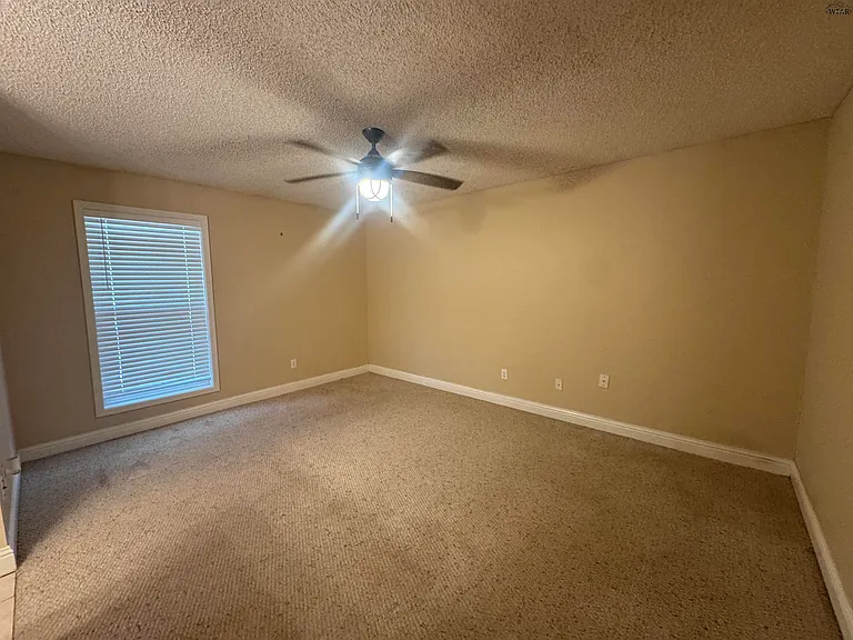 2113 Selma Dr — Photo 15