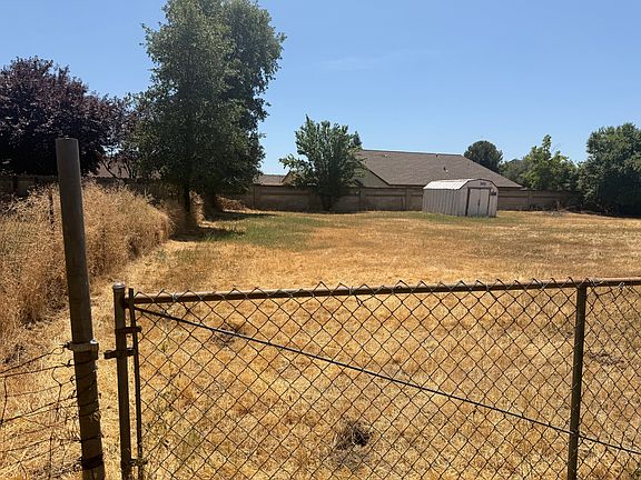 3rd image of 2841 Girvan Rd