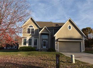 1001 SW Forestpark Ln, Lees Summit, MO 64081