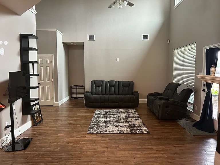1352 Winnipeg Dr — Photo 6