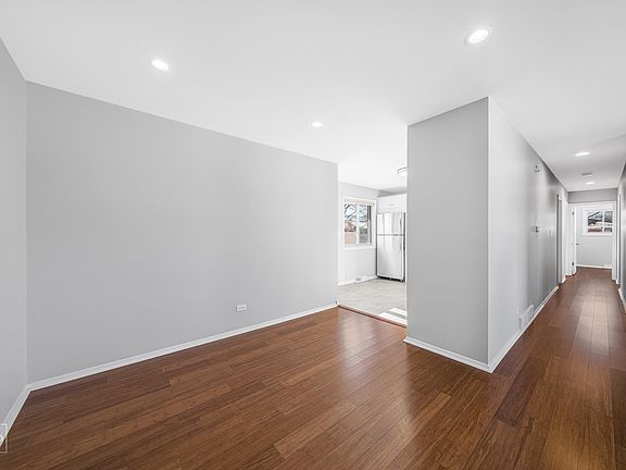 3rd image of 521 Berkshire Ln