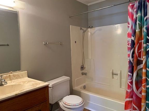 5th image of 208 Garden St