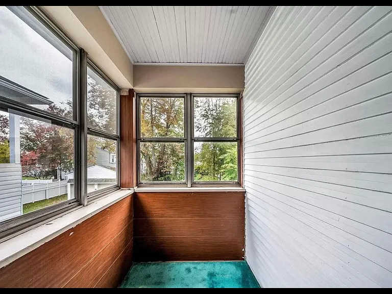 311 Chester St — Photo 8