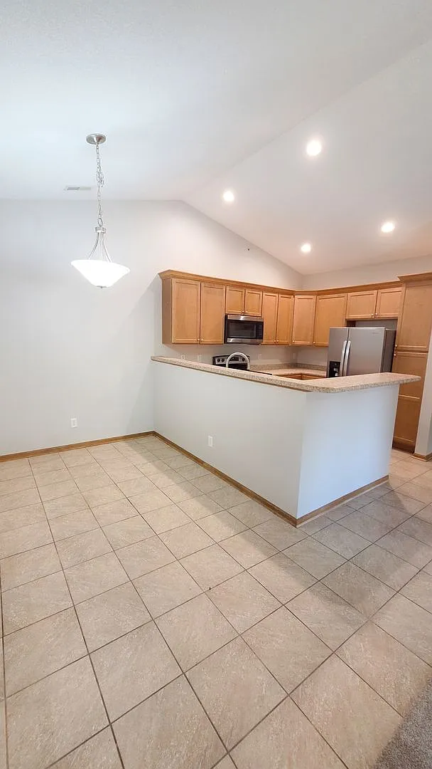 Meadow Court Apartments — Photo 3