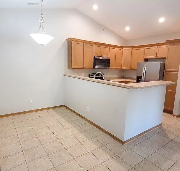 Meadow Court Apartments — Photo 3