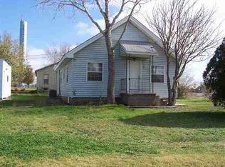 303 Apache Ave, Geronimo, OK 73543