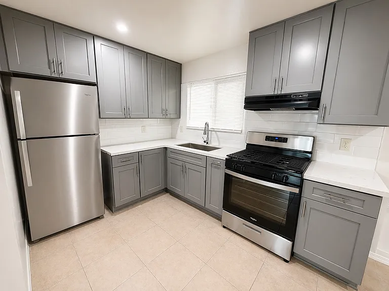 2500 Olive Ave #11 — Photo 3