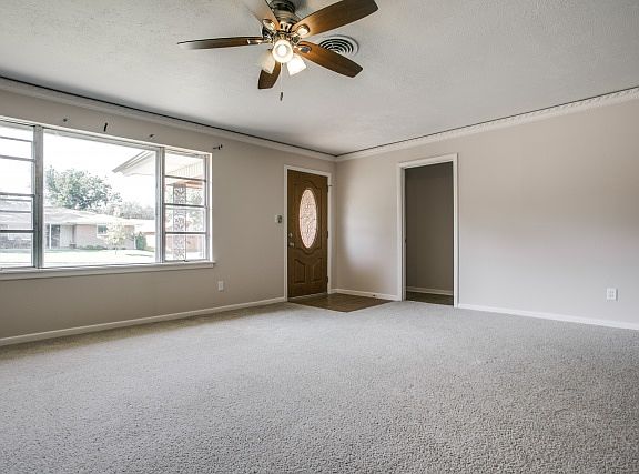 Spacious living room