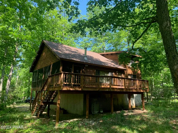 115 Mustang Dr, Hawley, PA 18428