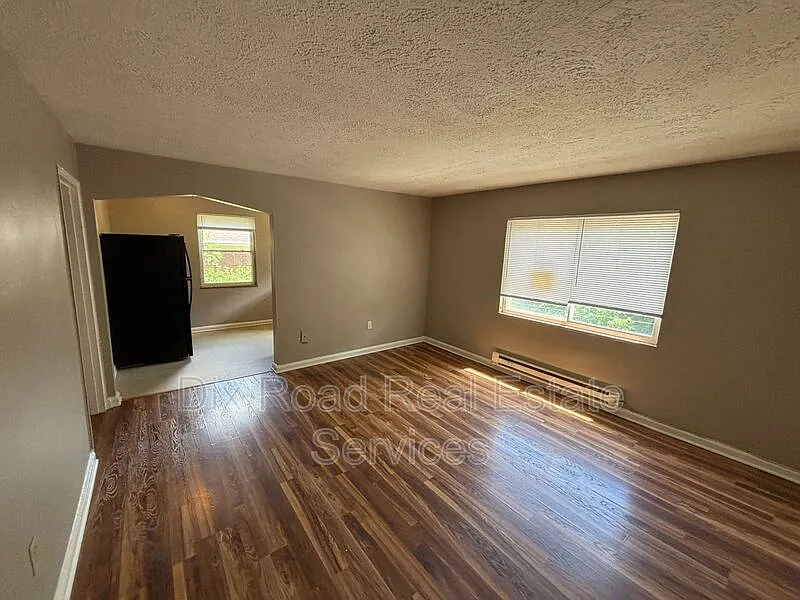 2 bed, 1.0 bath, $725 — Photo 3