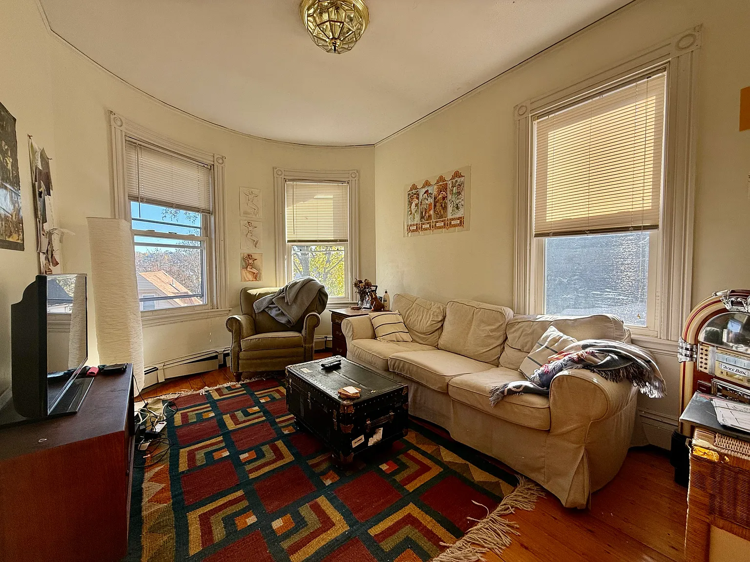 4 bed, $5,600 — Photo 2