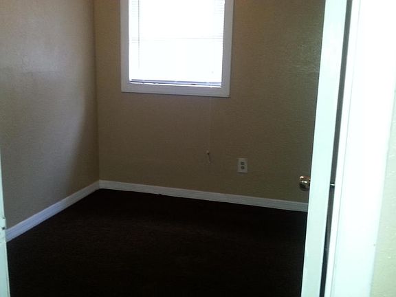 5th image of 469 Summer St