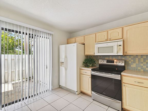 4th image of 4008 Poinciana Ct #4008