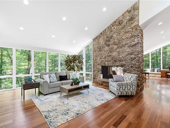 5th image of 92 Wychwood Dr