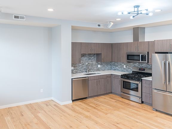4th image of 2327 Glenarm Pl Unit 3