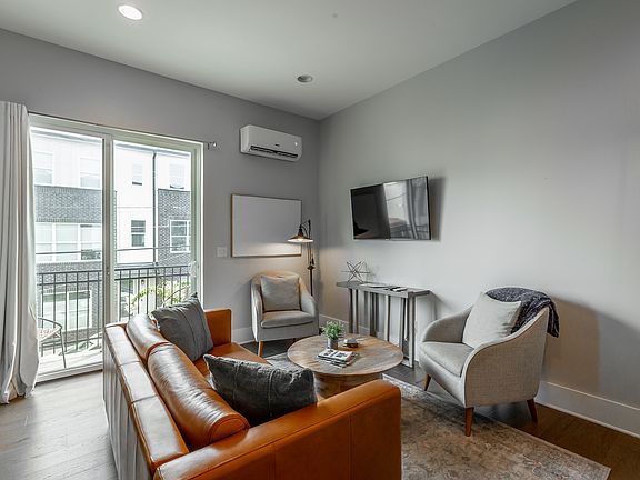 4th image of 211 W 16th St #211