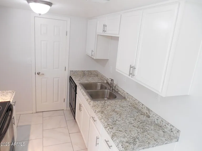 4712 E Broadway Rd — Photo 4