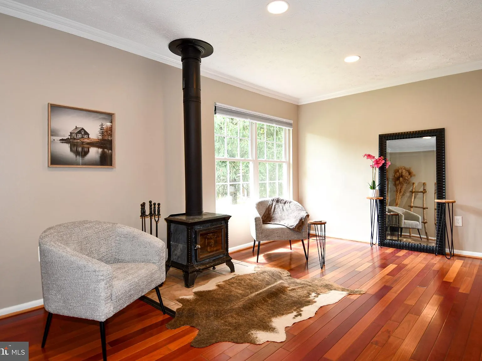 5 bed, 3.0 bath, 2600 sqft, $4,750 — Photo 3