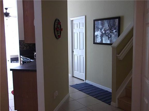 2nd image of 981 Pipers Cay Drive #25