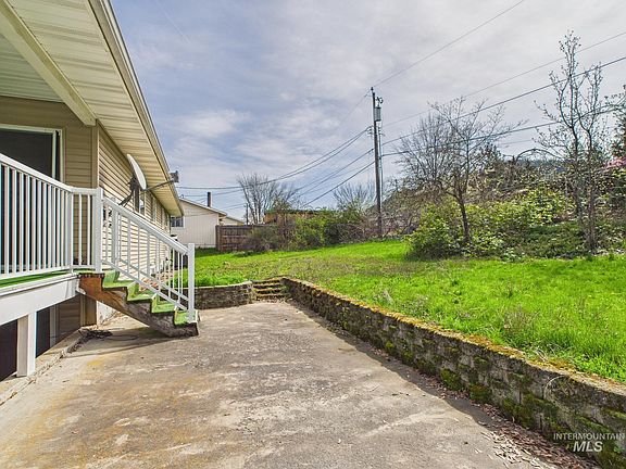 5th image of 12686 Laqa Ave