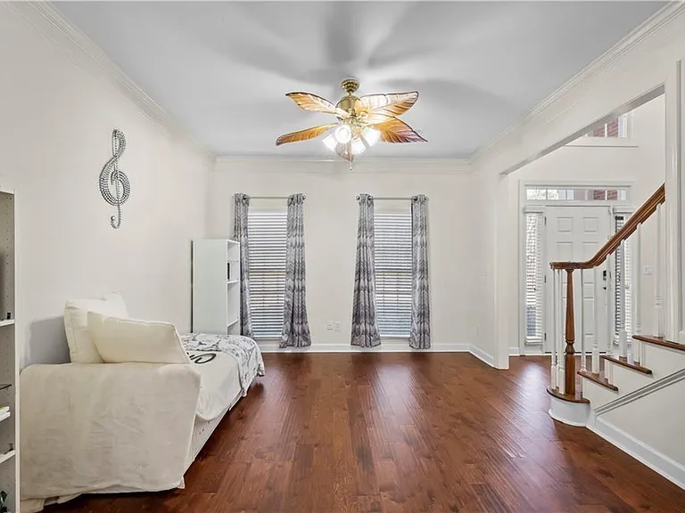 3010 Lakeside Ct — Photo 3