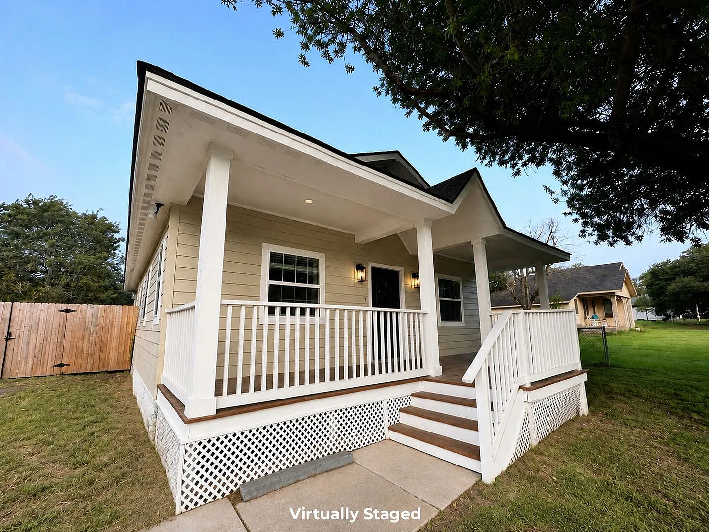 3 Bed House Close to Historical Downtown Bryan — Photo 1