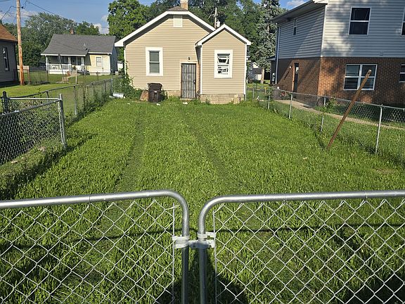 2nd image of 2315 N Ellis St