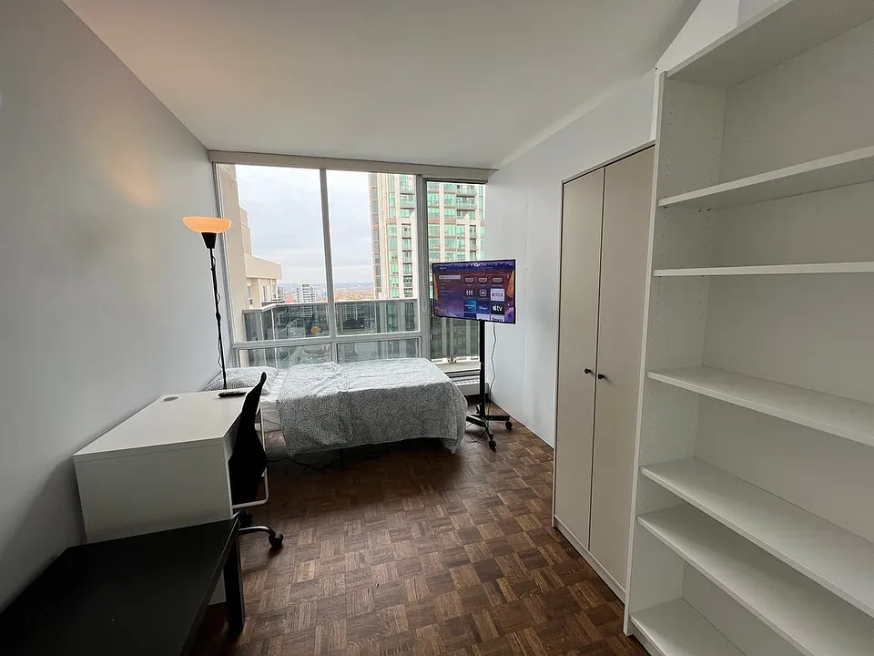400 Walmer Rd #2524B