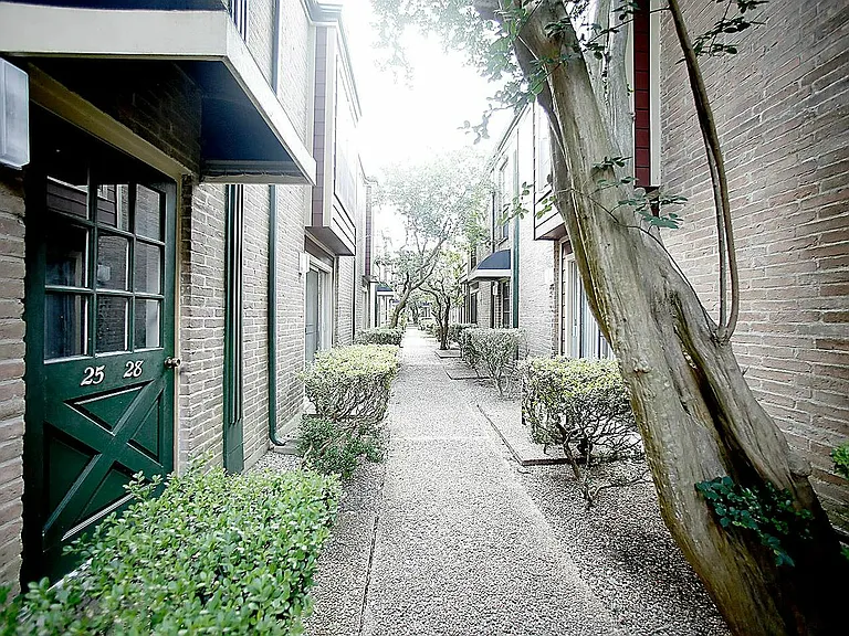Forest Oaks Apartments — Photo 2