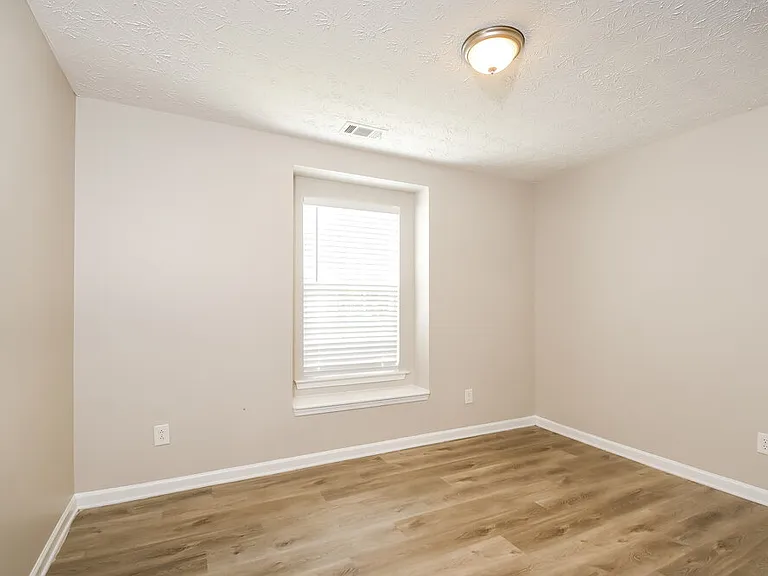 2110 Valley Creek Dr — Photo 13