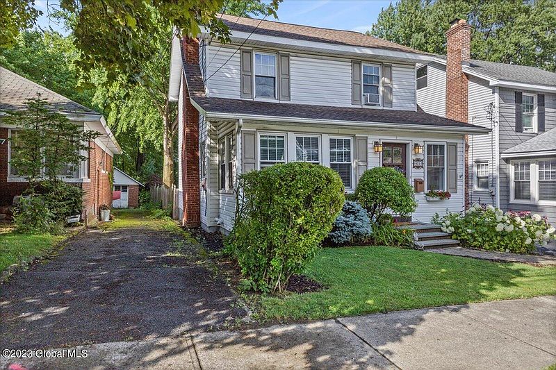 2nd image of 65 Amsterdam Avenue