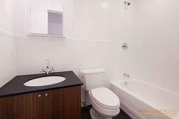 Rented by aptsandlofts.com | media 1