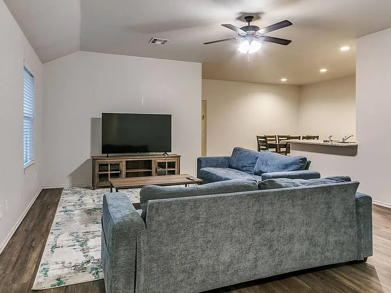 436 Chalk Hill Ct — Photo 4