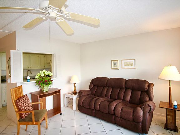 2nd image of 186 Lyndhurst M #186
