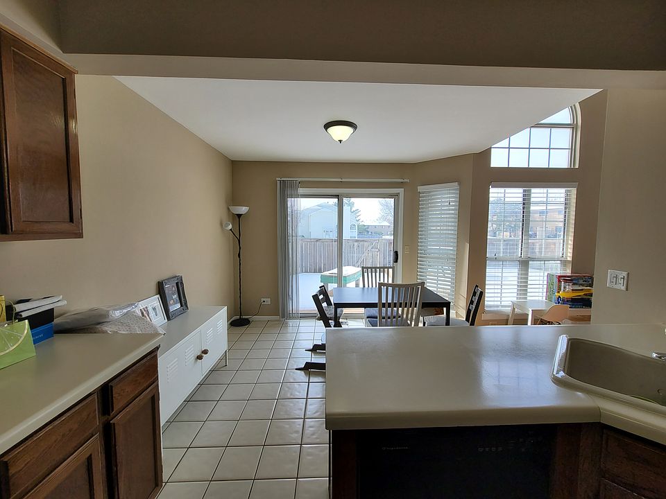 1st image of 615 Newbury Ln