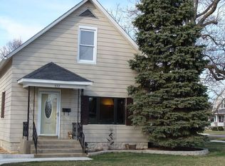 332 E 19th St, Lockport, IL 60441