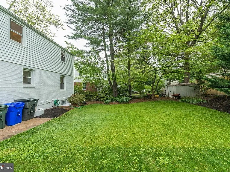 937 Patrick Henry Dr — Photo 34
