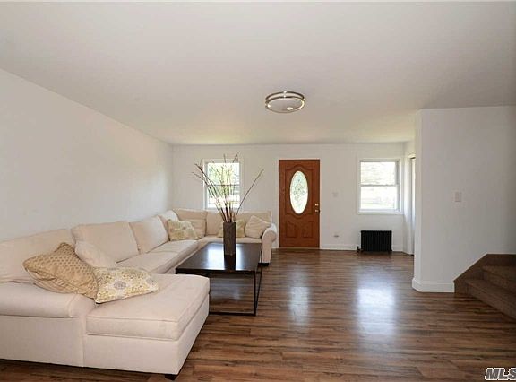 3rd image of 131 Baisley Ave