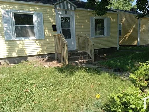 1637 Huey St