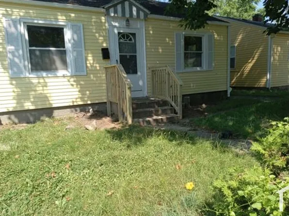 1637 Huey St, South Bend, IN 46628