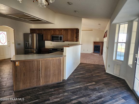 5th image of 3601 N Valley View Dr