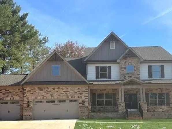 7898 Pine Forest Dr, Oak Ridge, NC 27310